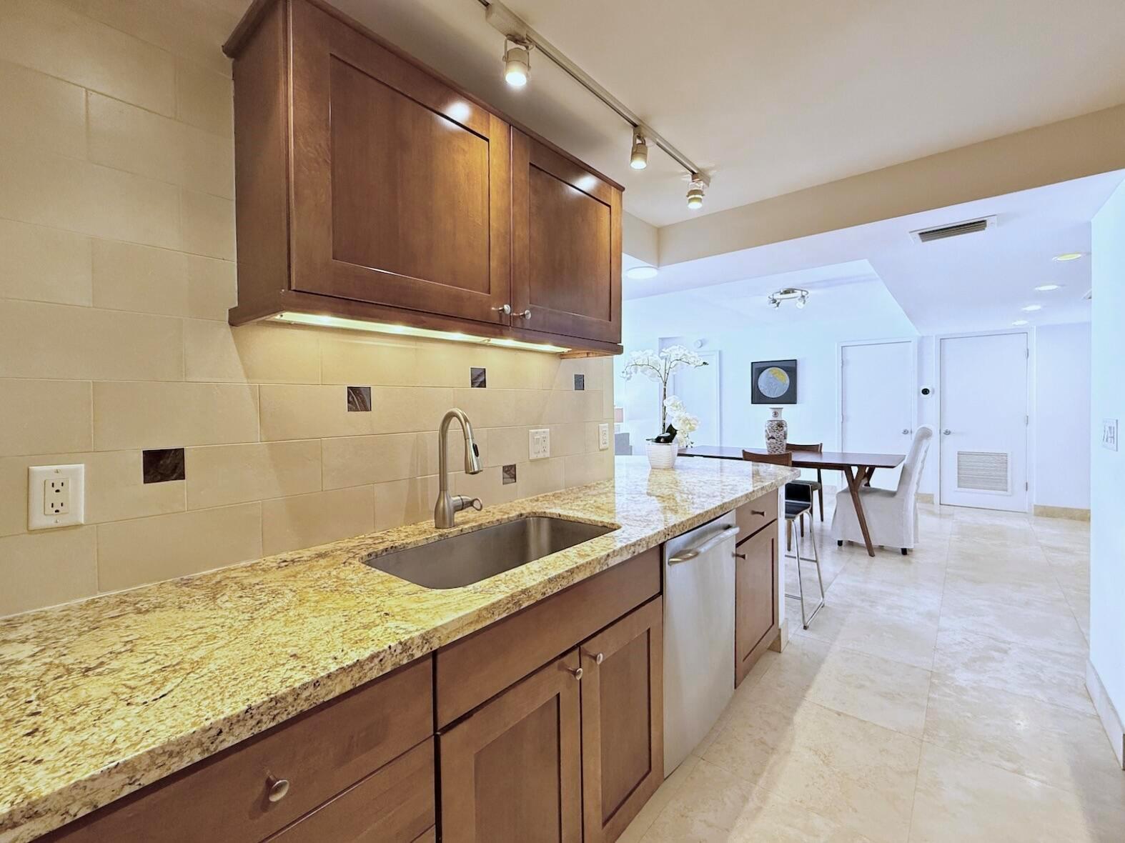BARCLAY CONDO - Residential