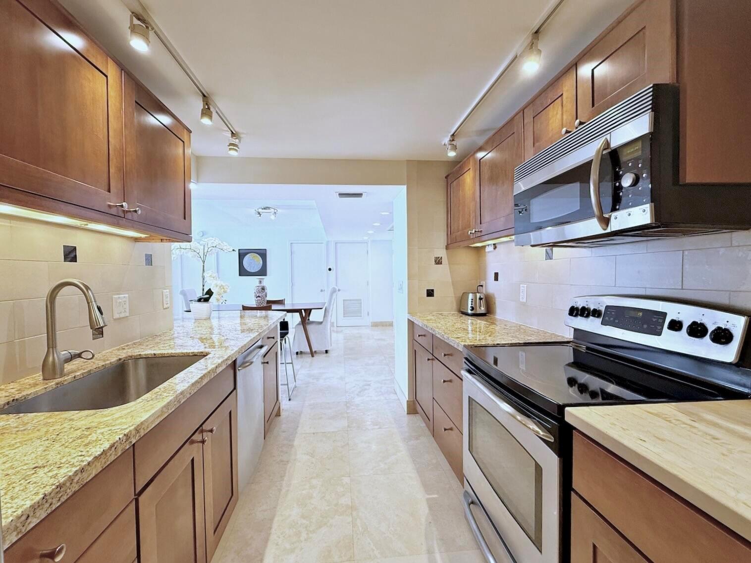 BARCLAY CONDO - Residential