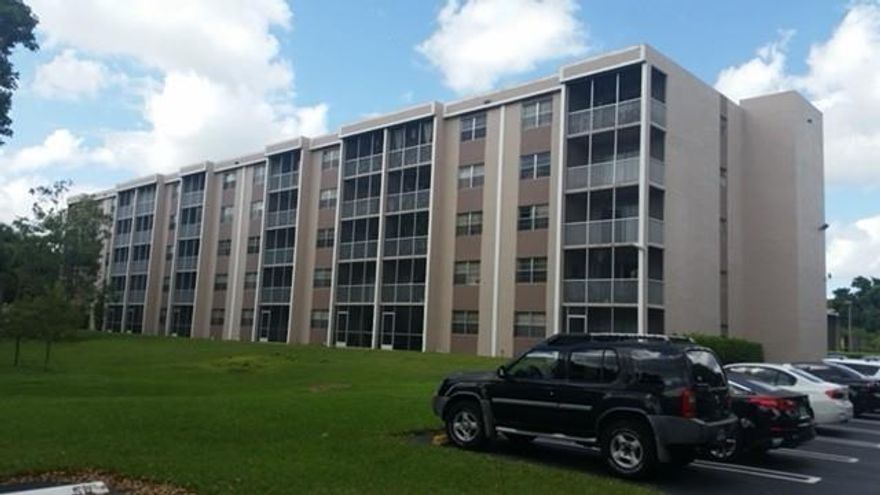 Spacious & Affordable Near Coral Square Mall & Downtown Coral Springs! Low move-in—just 1 month + $800! Beautifully maintained community with large 1 & 2 bedroom condos featuring screened balconies and resort-style amenities. Elevator access, warm atmosphere, prime location near Coral Square Mall & Downtown. ?? 2 Bed / 2 Bath – Approx. 1,100 sq. ft. with porcelain tile floors & oversized balcony. ? Amenities: Clubhouse, Pool, BBQ Area, Tennis Courts, On-site Maintenance. ?? Move-In: ? $800 security ? 1 Month upfront ? $250 Pet Deposit ? $85 Credit Fee. Don’t miss out—schedule a showing today!