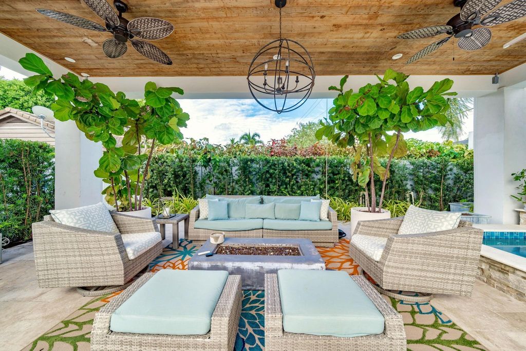 Photo of 2611 NE 40th Street, Fort Lauderdale, FL 33308 (MLS # F10479143)