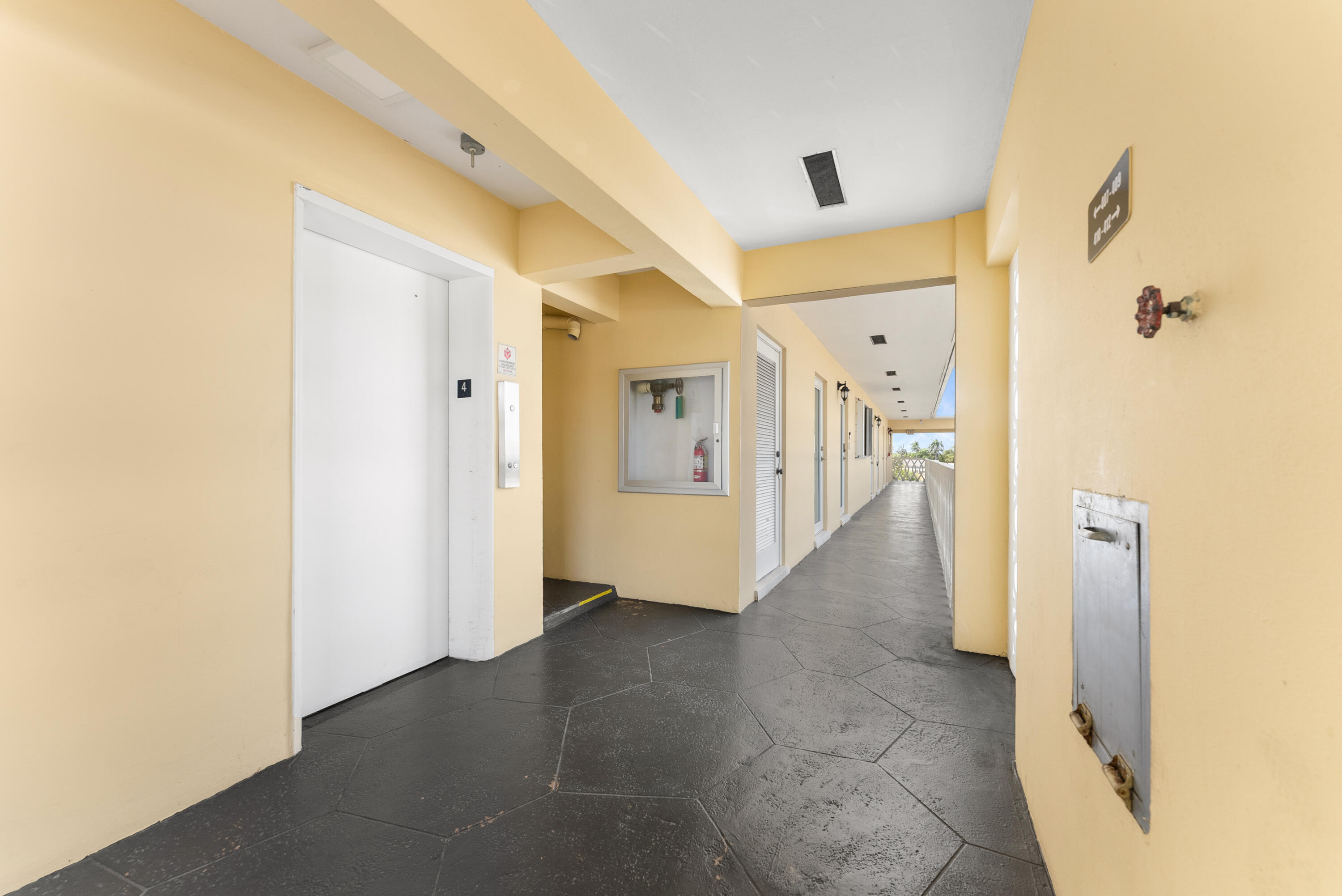 RIVER HOUSE TERRACE CONDO - Residential