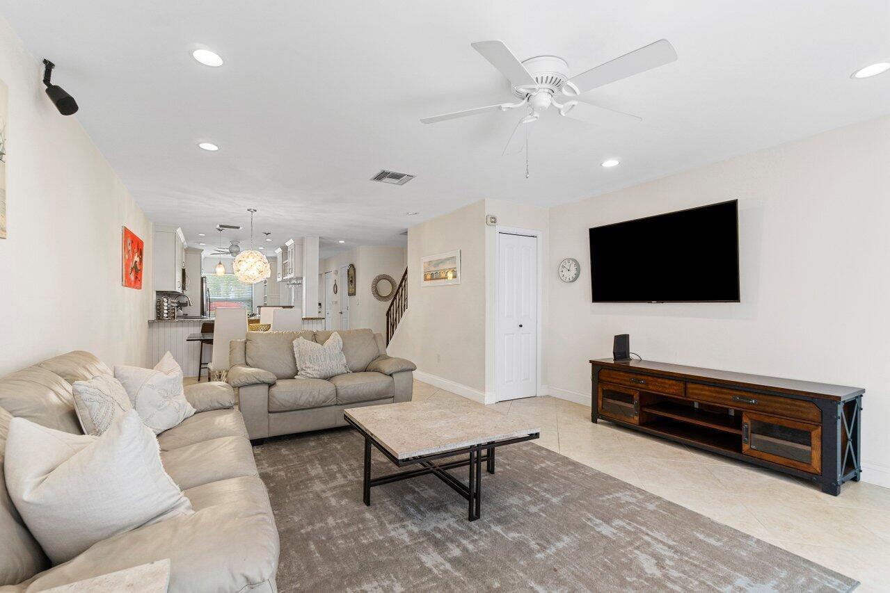 PARKSIDE CONDO - Residential Lease