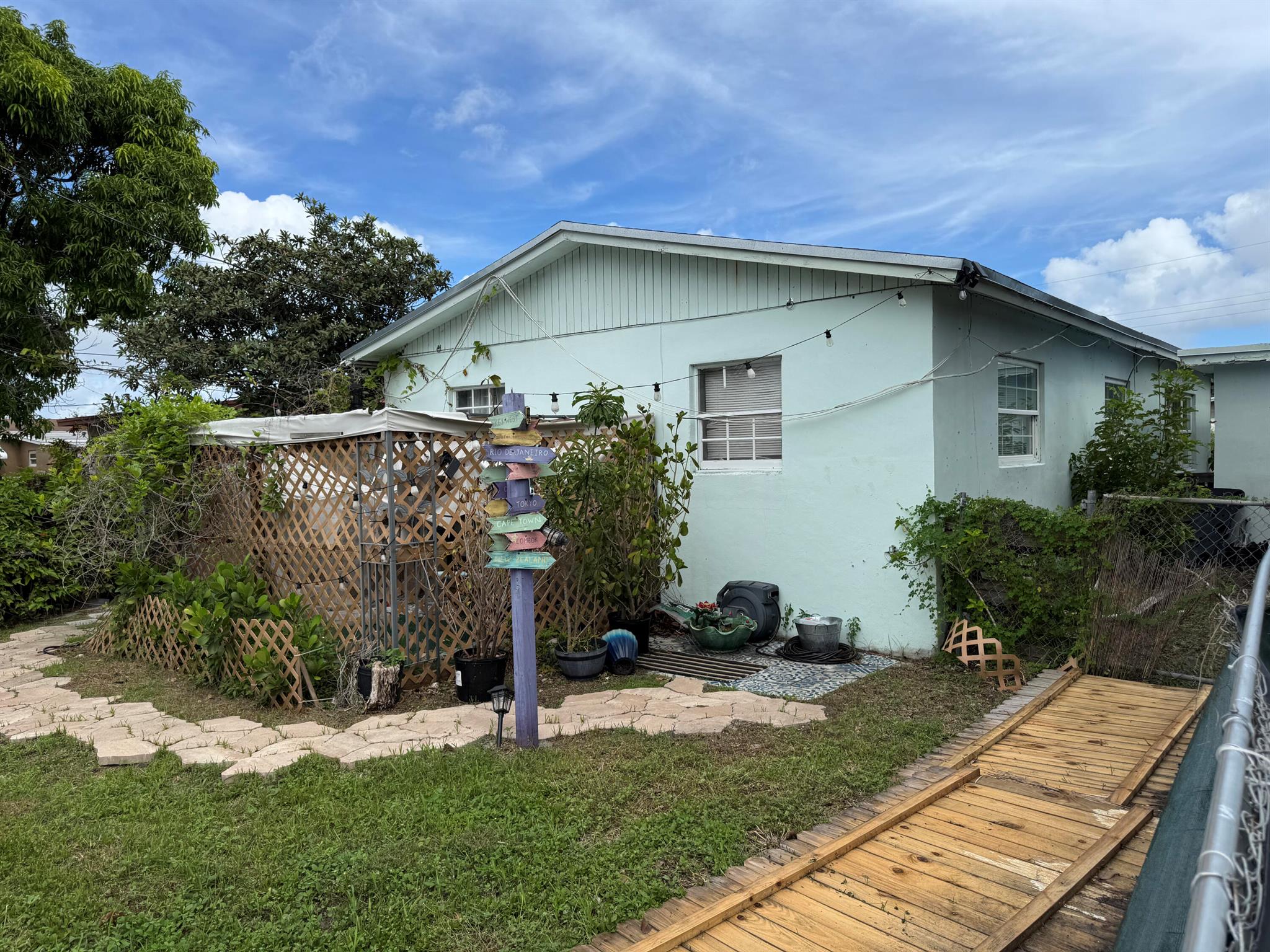 1521 NW 2nd Avenue