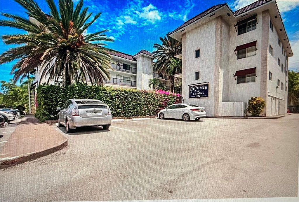 Photo of 924 SE 2nd St #20, Fort Lauderdale, FL 33301 (MLS # F10474751)