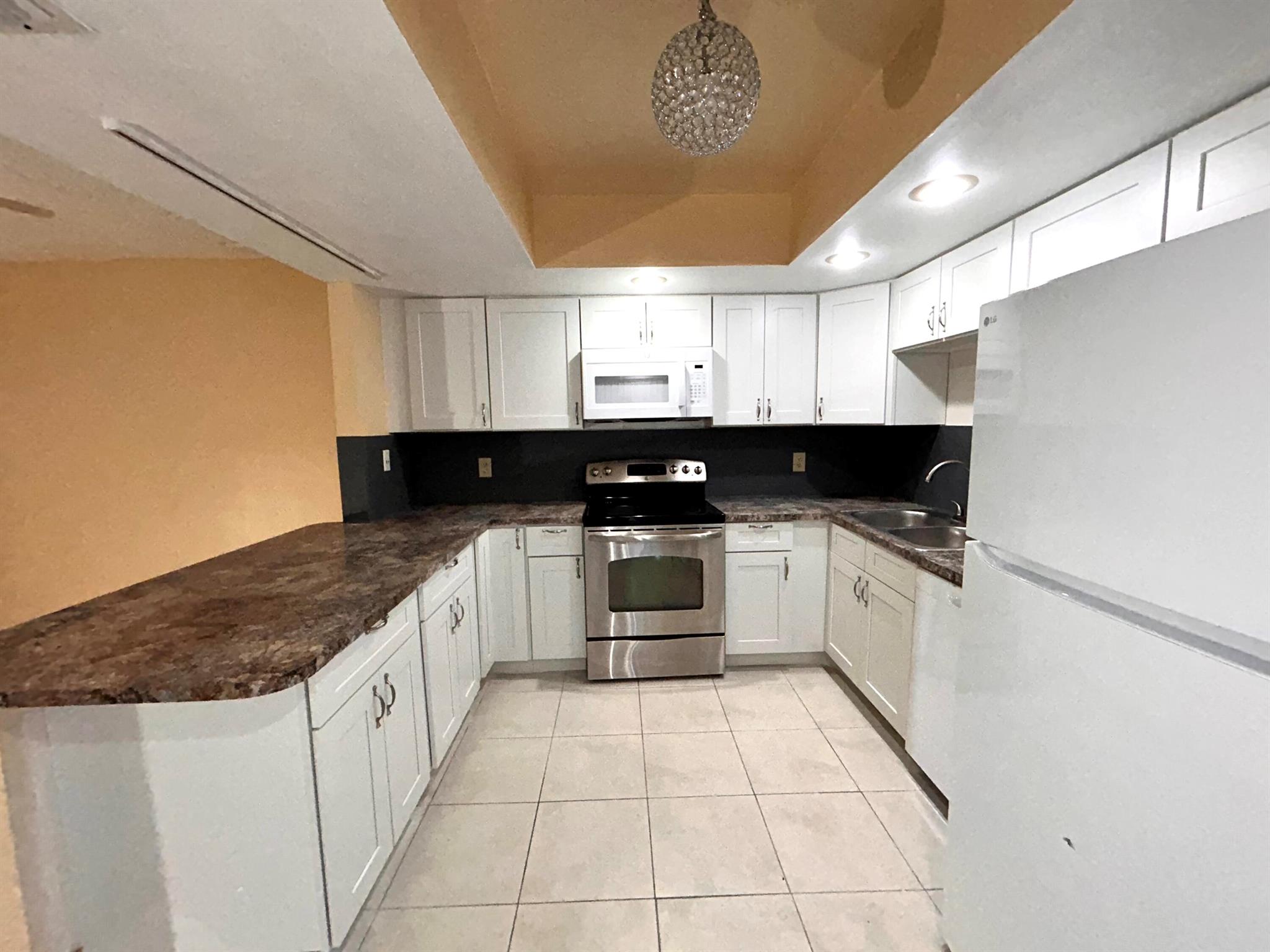 FRENCH QUARTER 3 - Residential Lease