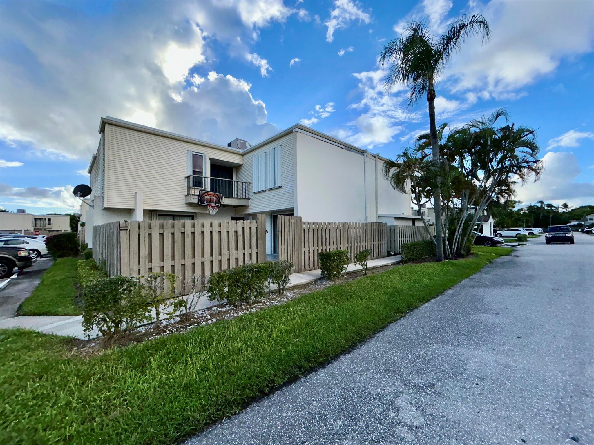 FRENCH QUARTER 3 - Residential Lease
