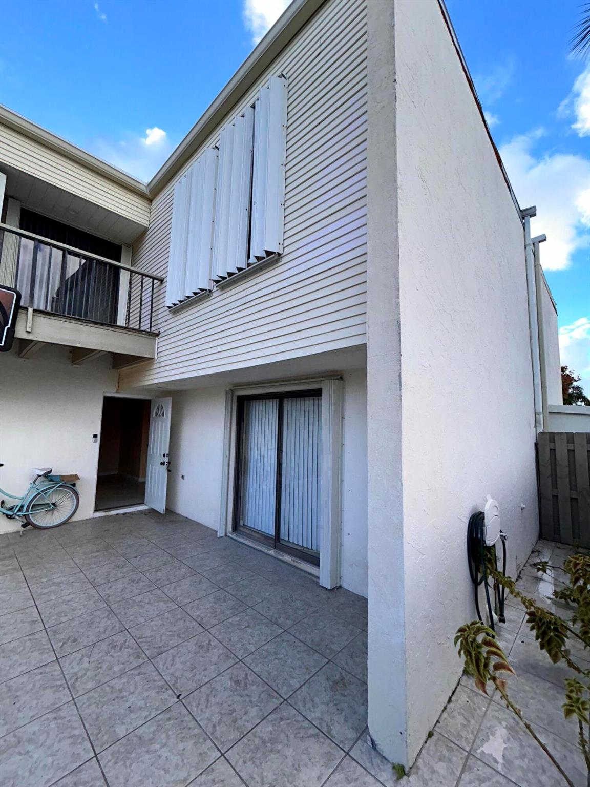 FRENCH QUARTER 3 - Residential Lease