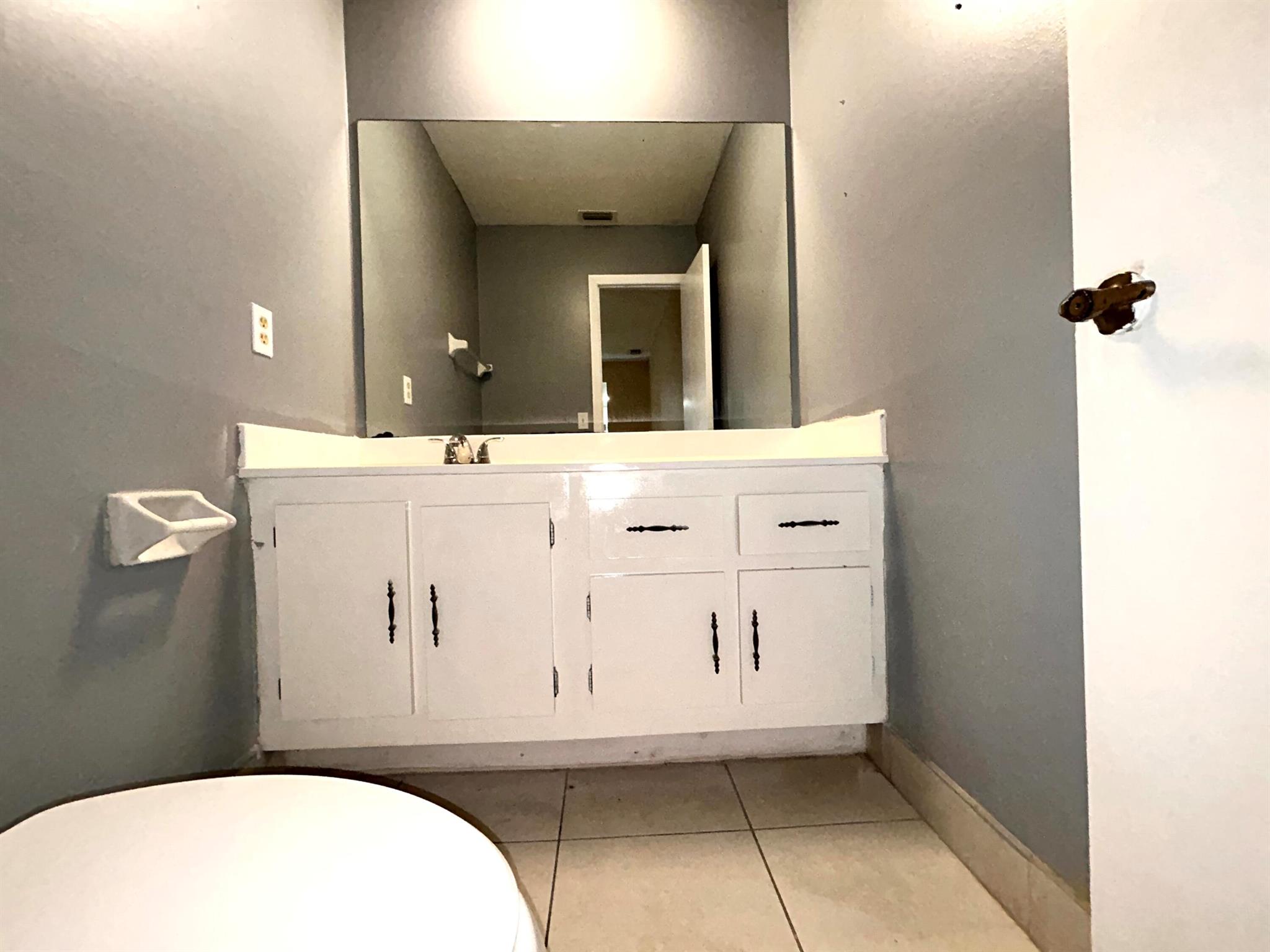 FRENCH QUARTER 3 - Residential Lease