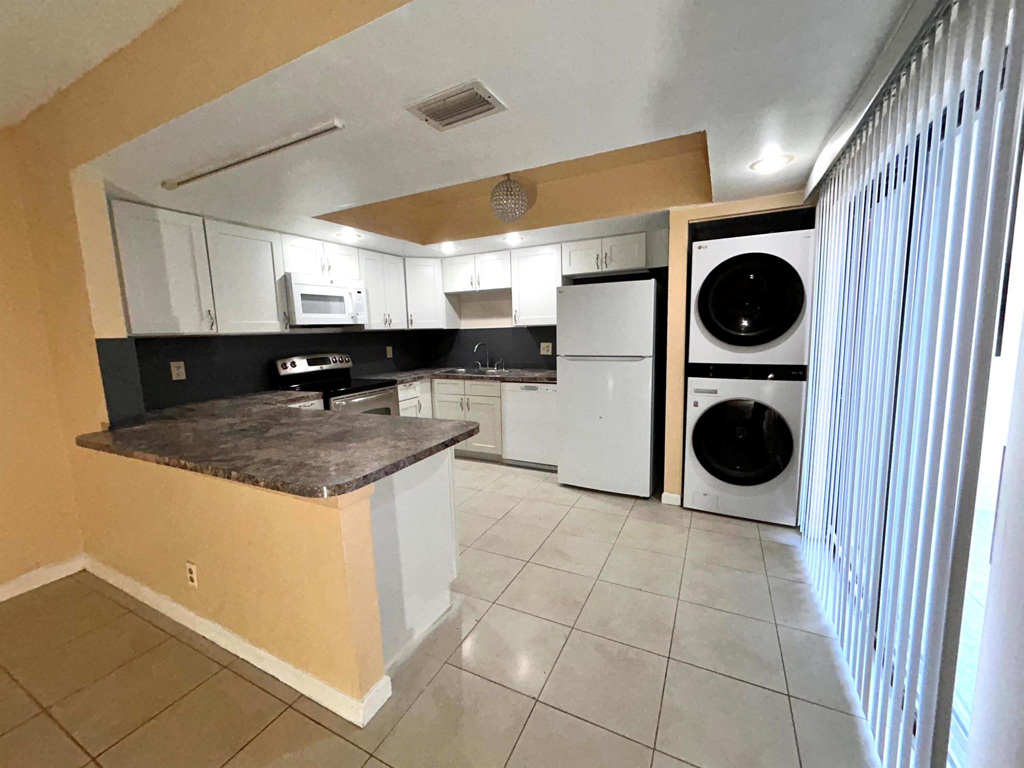 FRENCH QUARTER 3 - Residential Lease