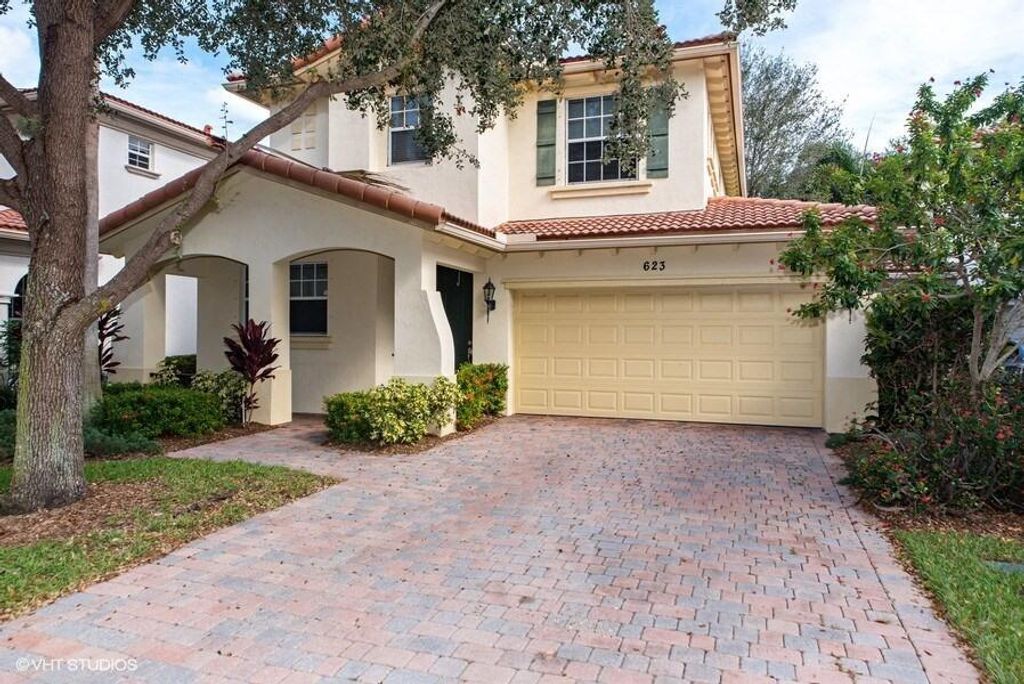 Photo of 623 Castle Drive, Palm Beach Gardens, FL 33410 (MLS # B26023742)