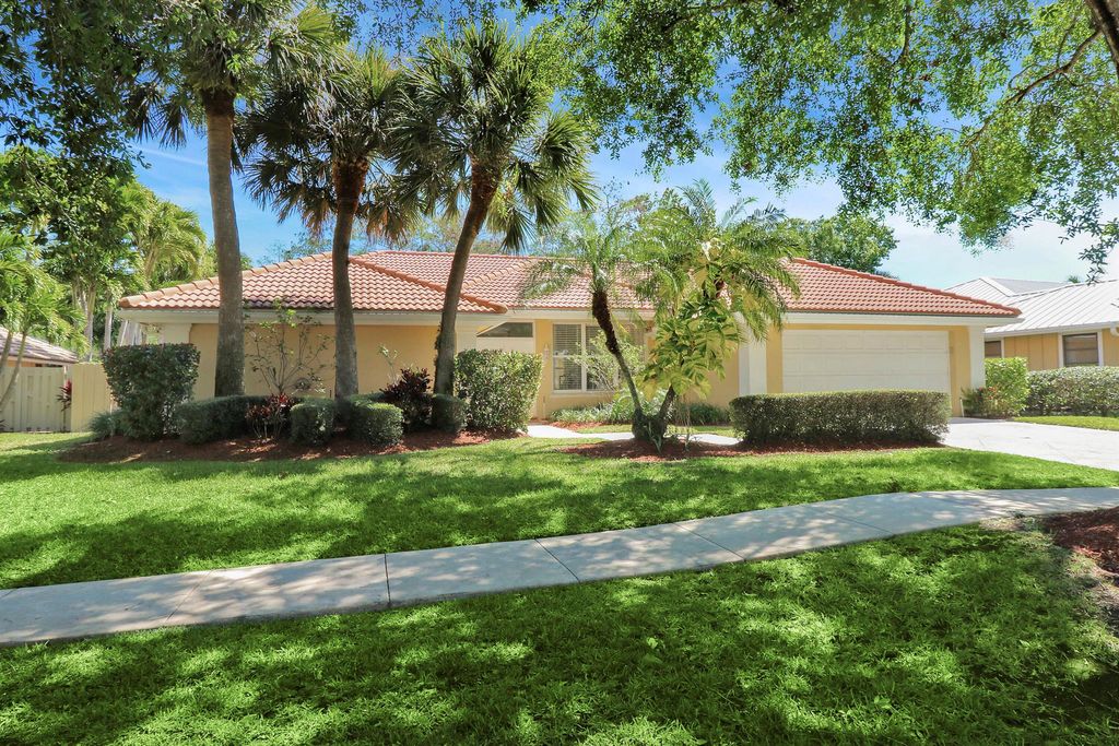 Photo of 18600 Misty Lake Drive, Jupiter, FL 33458 (MLS # R10977264)