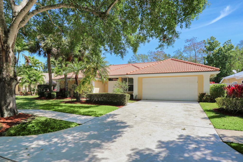 Photo of 18600 Misty Lake Drive, Jupiter, FL 33458 (MLS # R10977264)