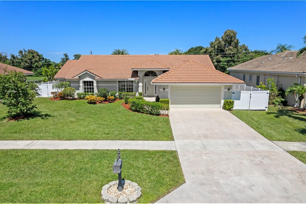 Photo of 7598 Fairway Trail, Boca Raton, FL 33487 (MLS # R11110200)