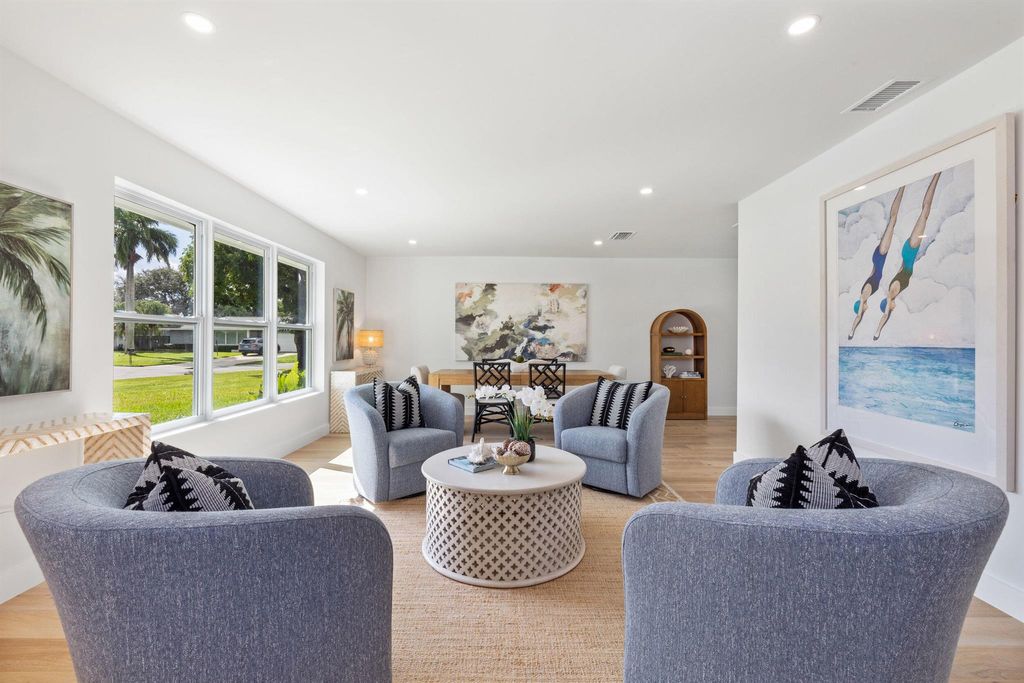 Photo of 9733 Daffodil Circle S, Palm Beach Gardens, FL 33410 (MLS # R11127396)