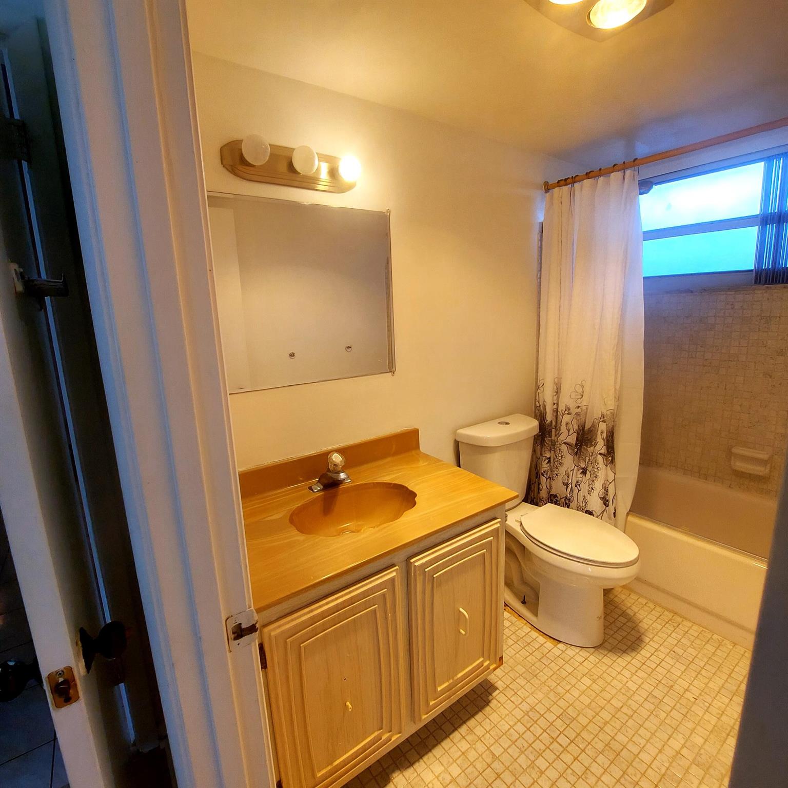 LAKESIDE VILLAGE CONDO 10 - Residential