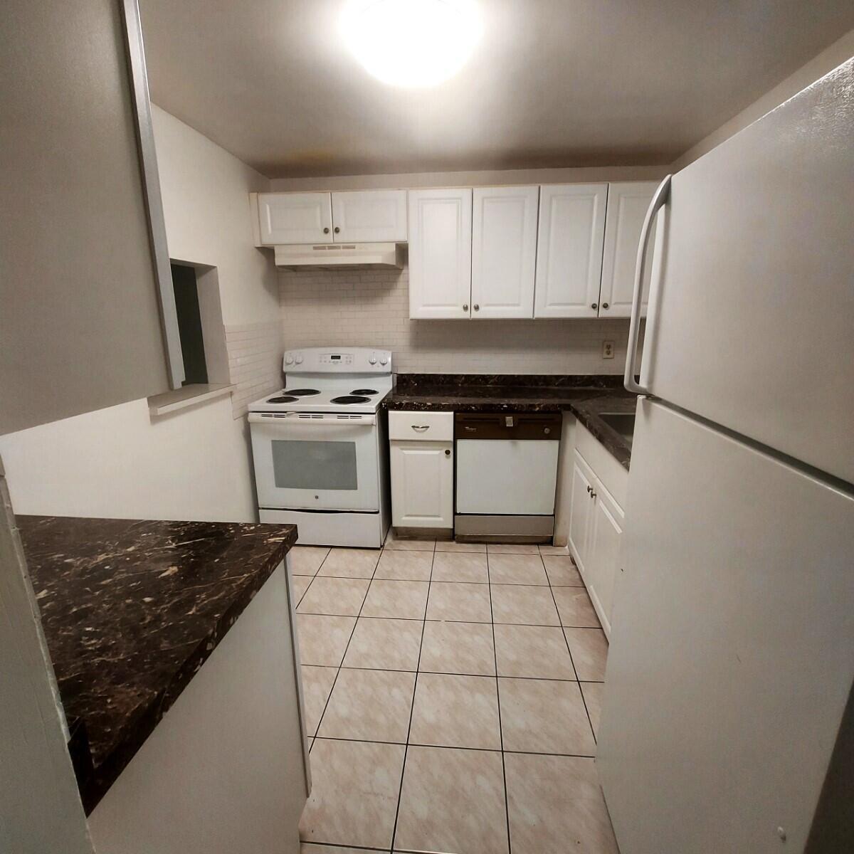 225 Bonnie Boulevard 106, Palm Springs, FL, 33461/$70,000 4 225 Bonnie Boulevard 106