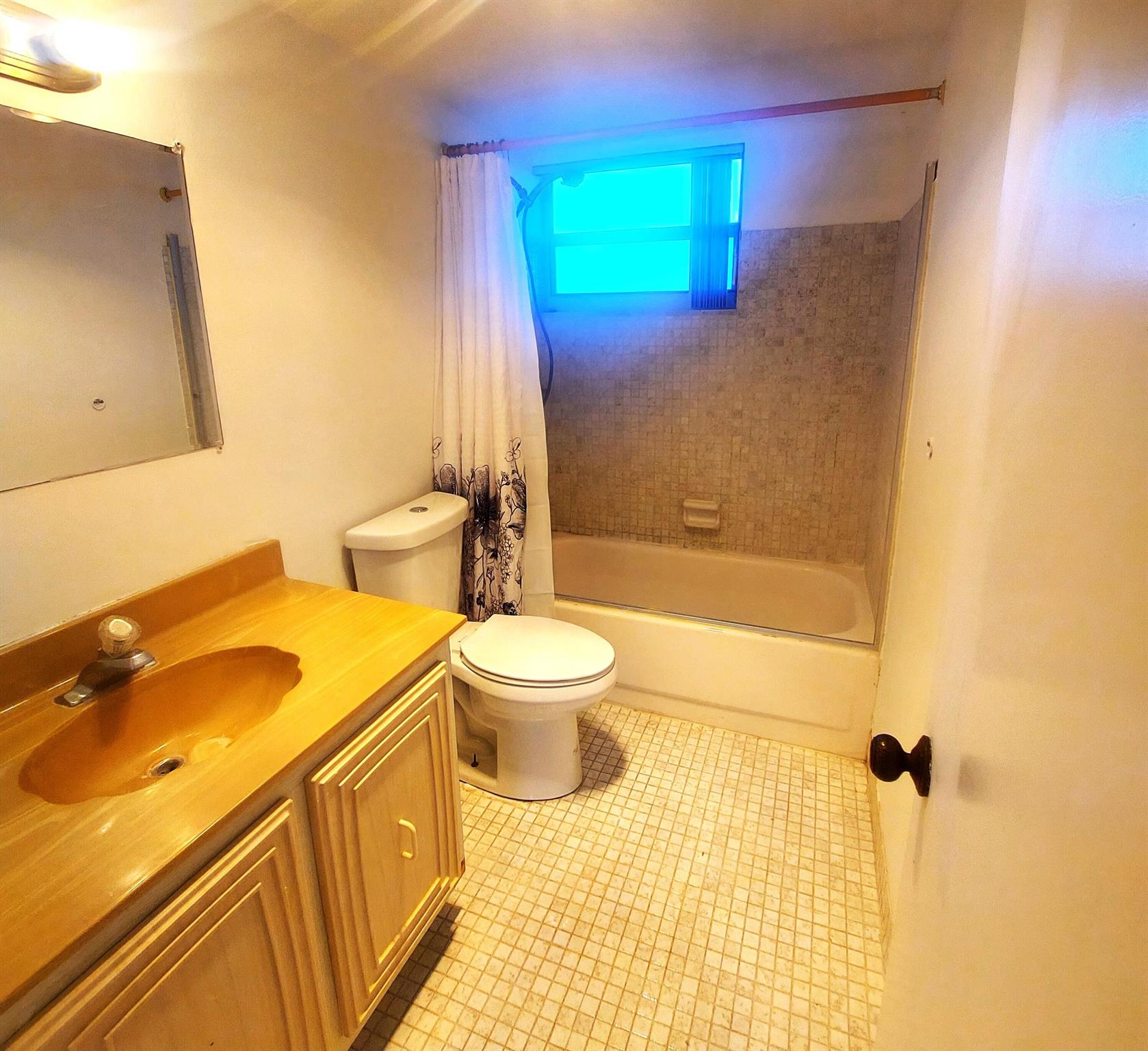 LAKESIDE VILLAGE CONDO 10 - Residential