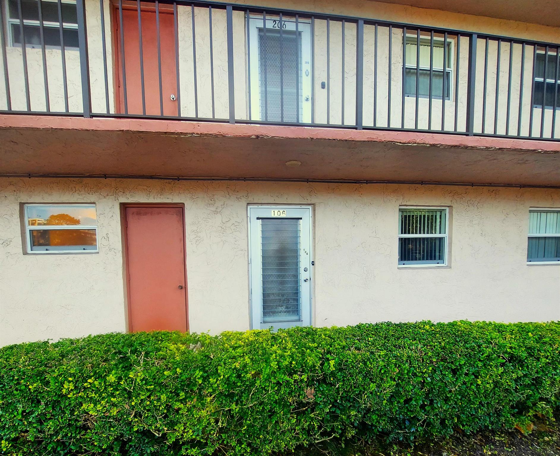 225 Bonnie Boulevard 106, Palm Springs, FL, 33461/$70,000 2 225 Bonnie Boulevard 106