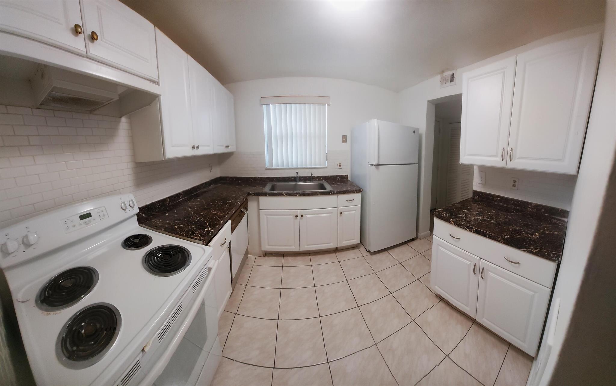 225 Bonnie Boulevard 106, Palm Springs, FL, 33461/$70,000 3 225 Bonnie Boulevard 106