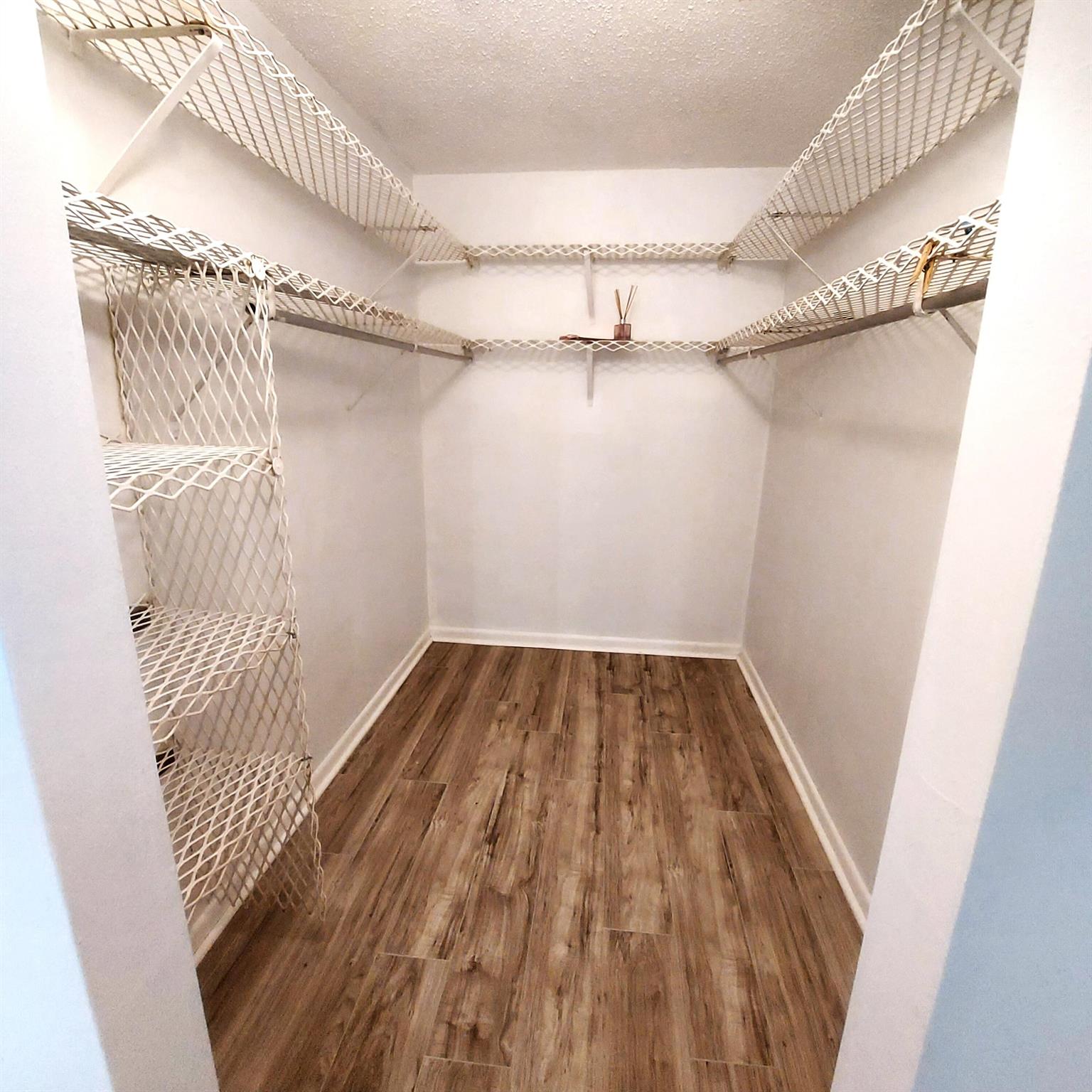 LAKESIDE VILLAGE CONDO 10 - Residential