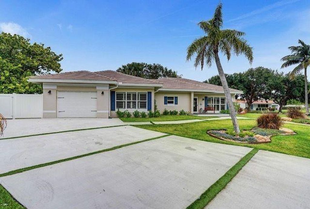 Photo of 2622 NE 27th Ave, Lighthouse Point, FL 33064 (MLS # F10531883)