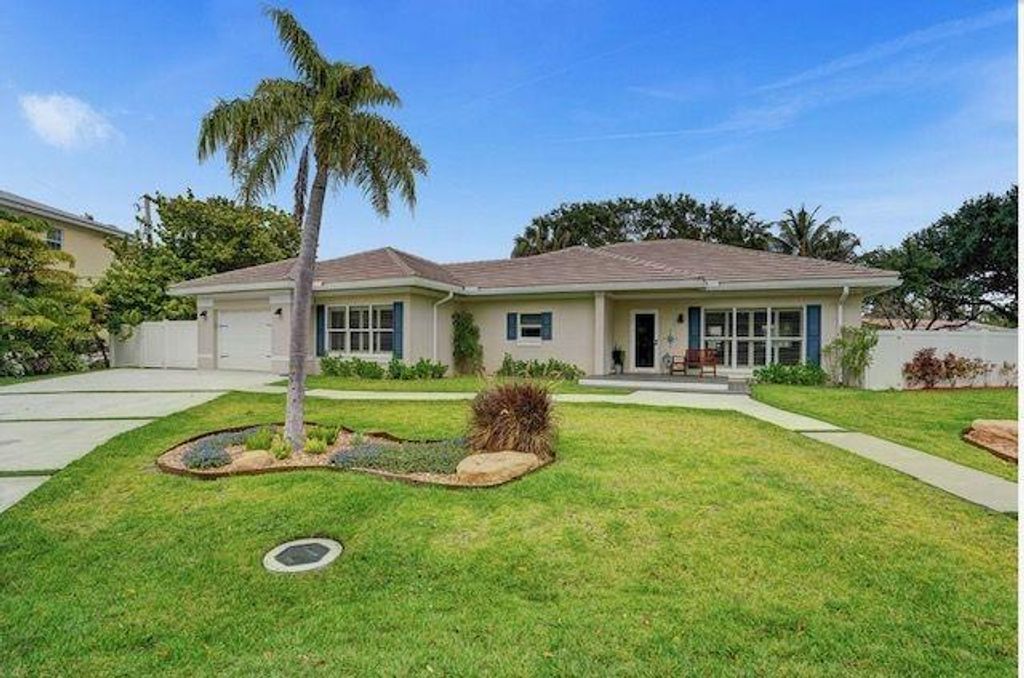 Photo of 2622 NE 27th Ave, Lighthouse Point, FL 33064 (MLS # F10531883)