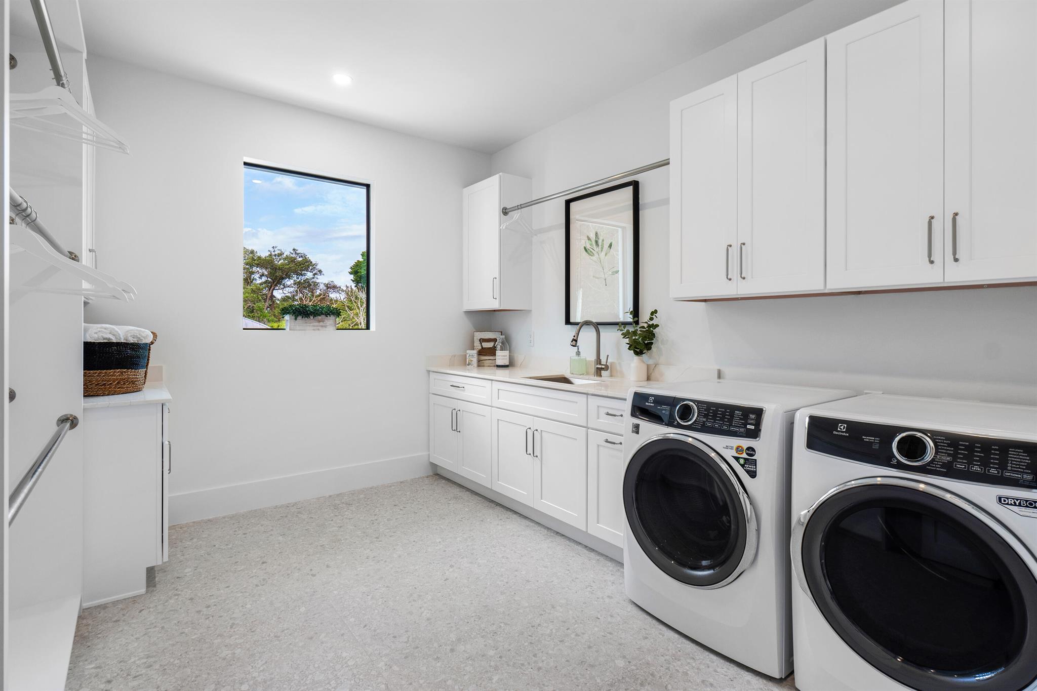 AVIS ACRES - Residential