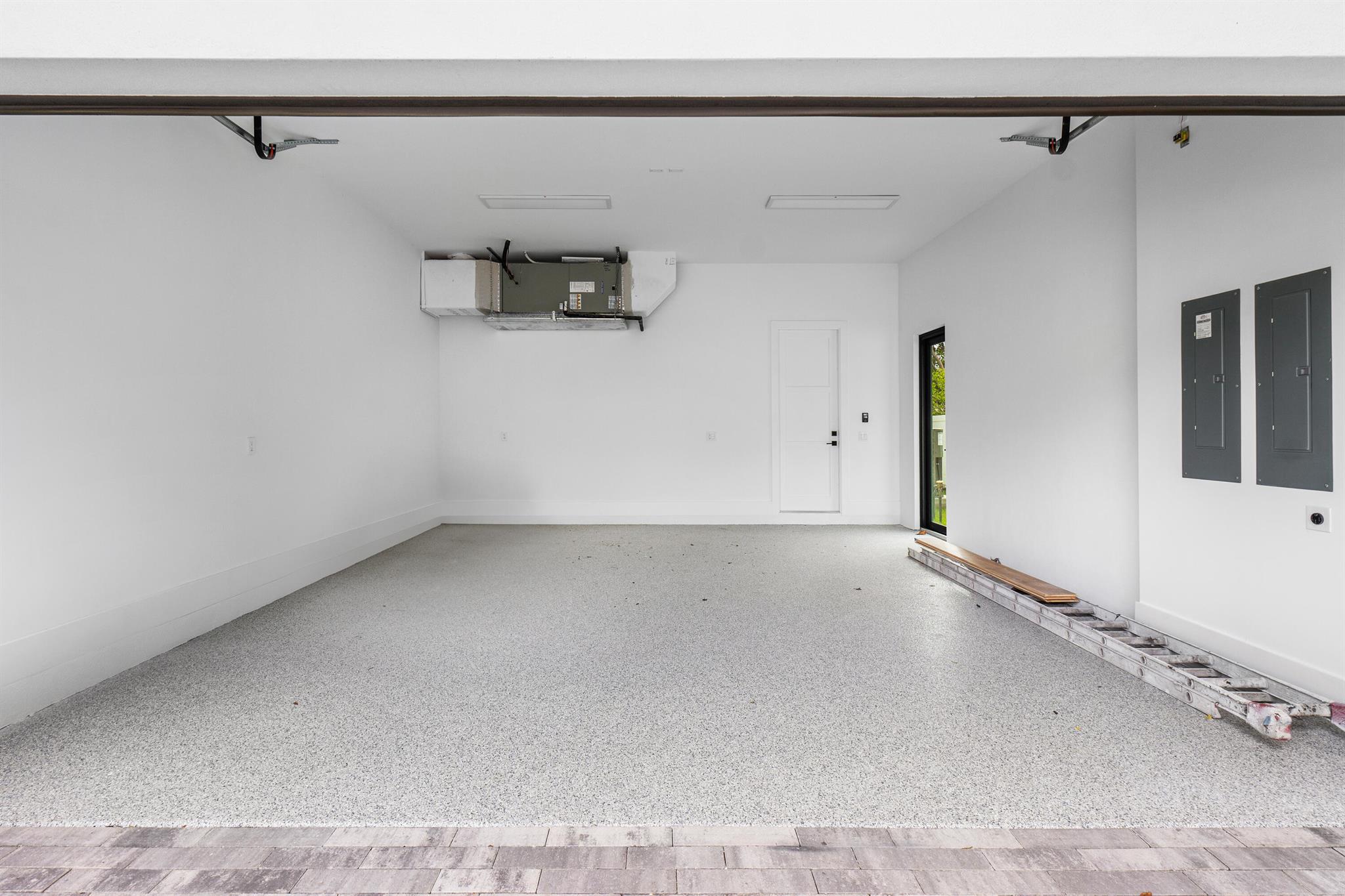 AVIS ACRES - Residential