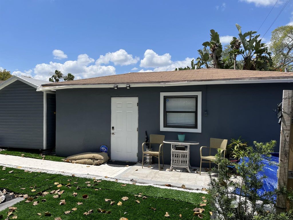 Photo of 915 36th Street, West Palm Beach, FL 33407 (MLS # R11021114)