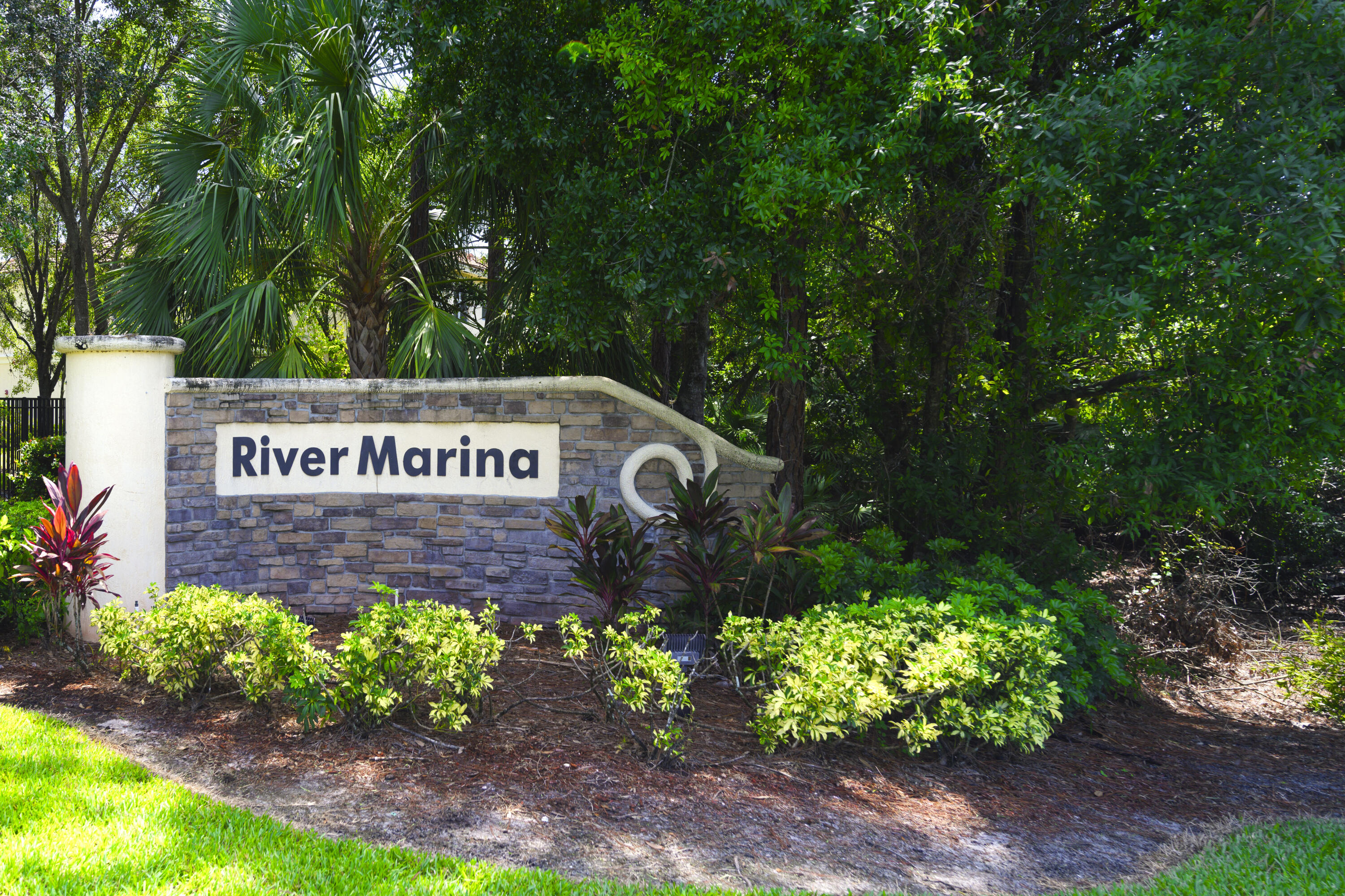 RIVER MARINA - Residential