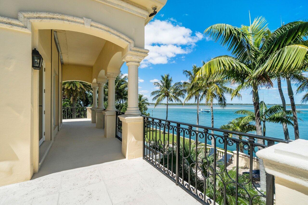 SAILFISH POINT - Residential