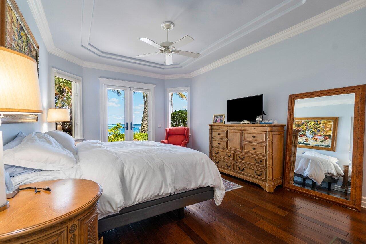 SAILFISH POINT - Residential