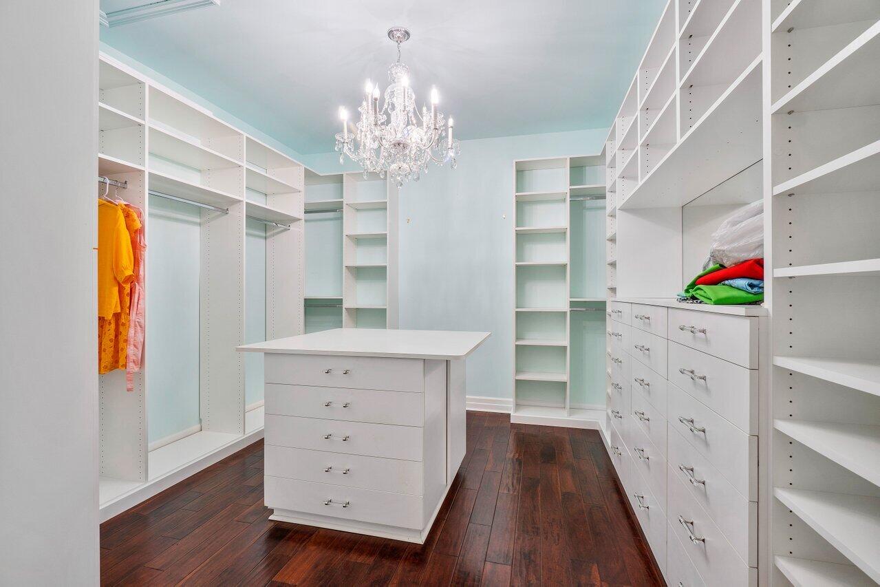 SAILFISH POINT - Residential