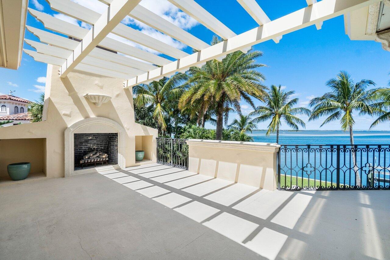 SAILFISH POINT - Residential