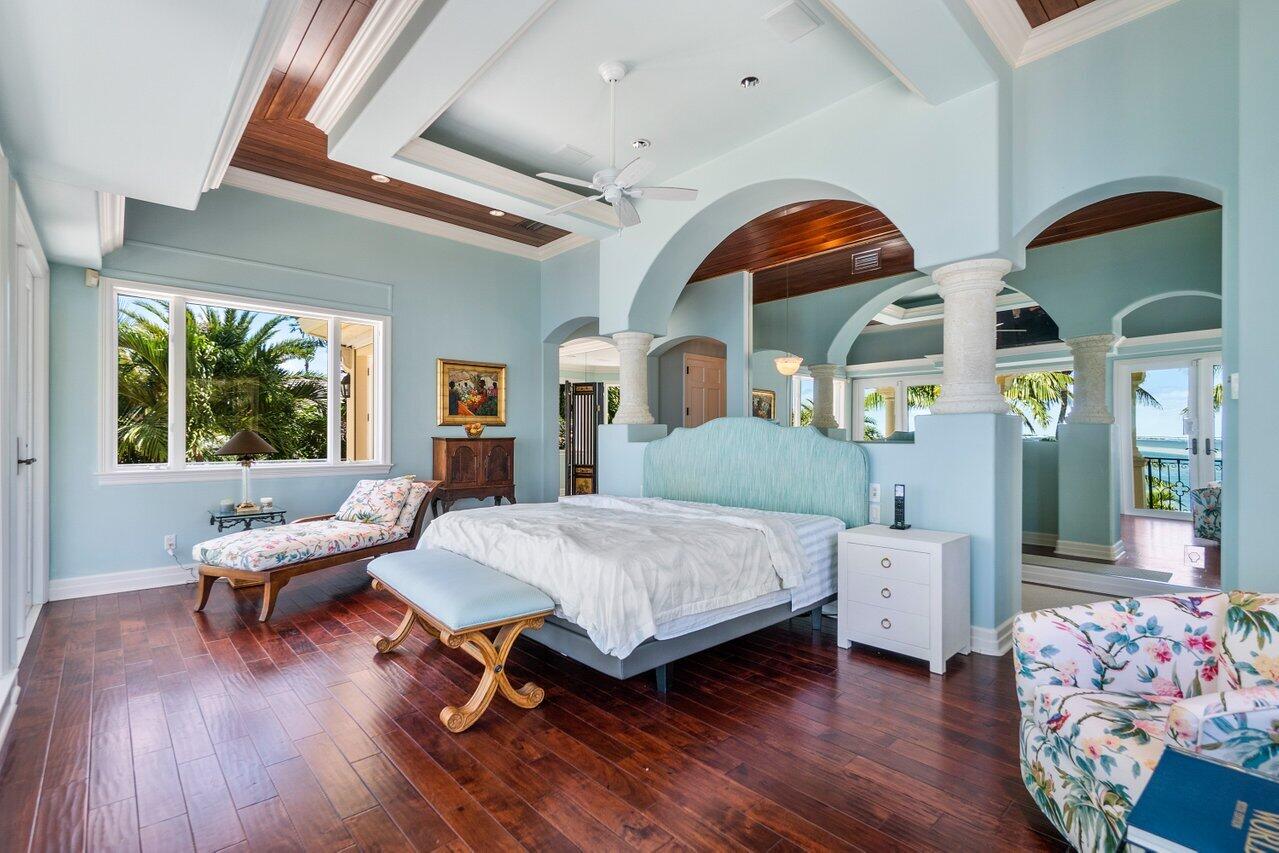 SAILFISH POINT - Residential