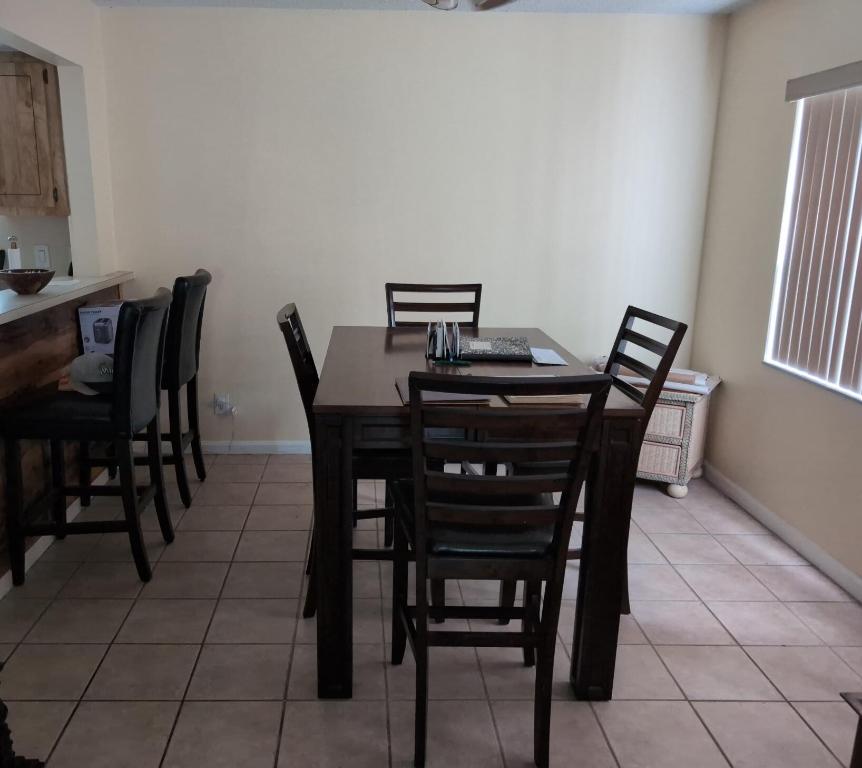 WEYBRIDGE TOWNHOMES PH I - Residential