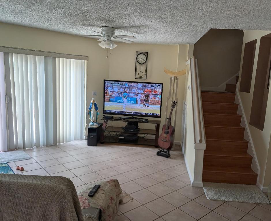 WEYBRIDGE TOWNHOMES PH I - Residential