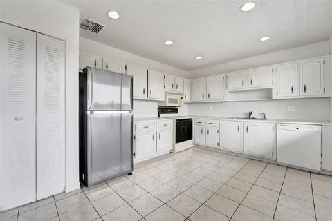 Condominium in Lake Worth FL 6289 Lear Dr Dr 5.jpg