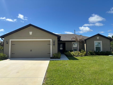 Property photo of 2562 Se Kaycee Court, Port St Lucie, FL 34952