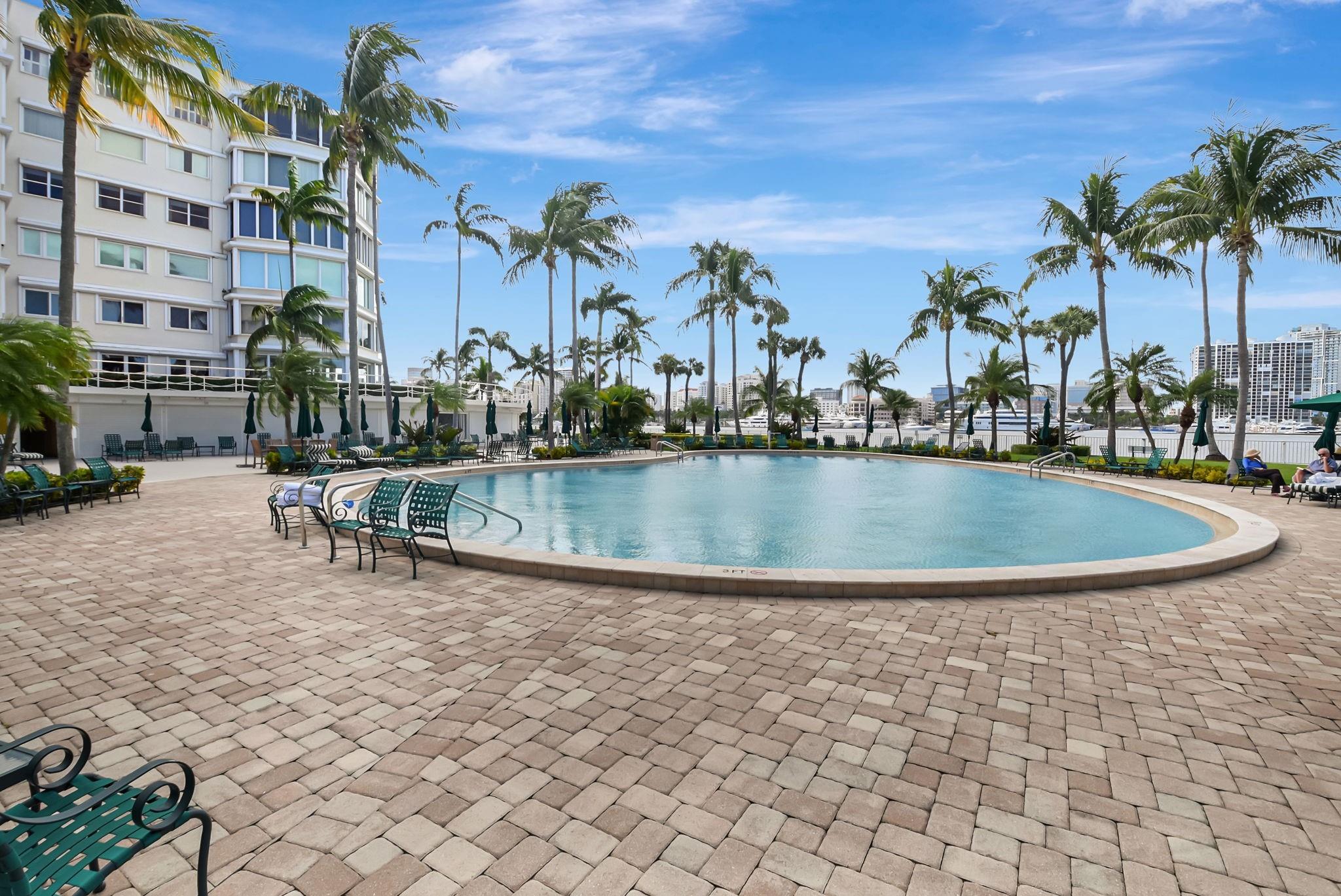 PALM BEACH TOWERS - Residential