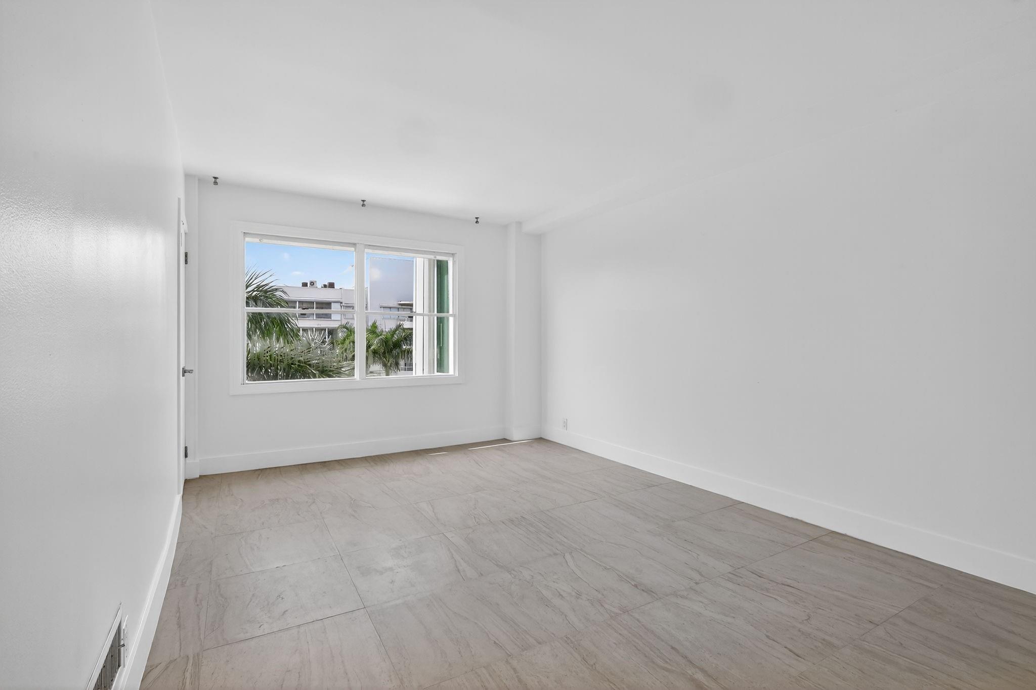PALM BEACH TOWERS - Residential
