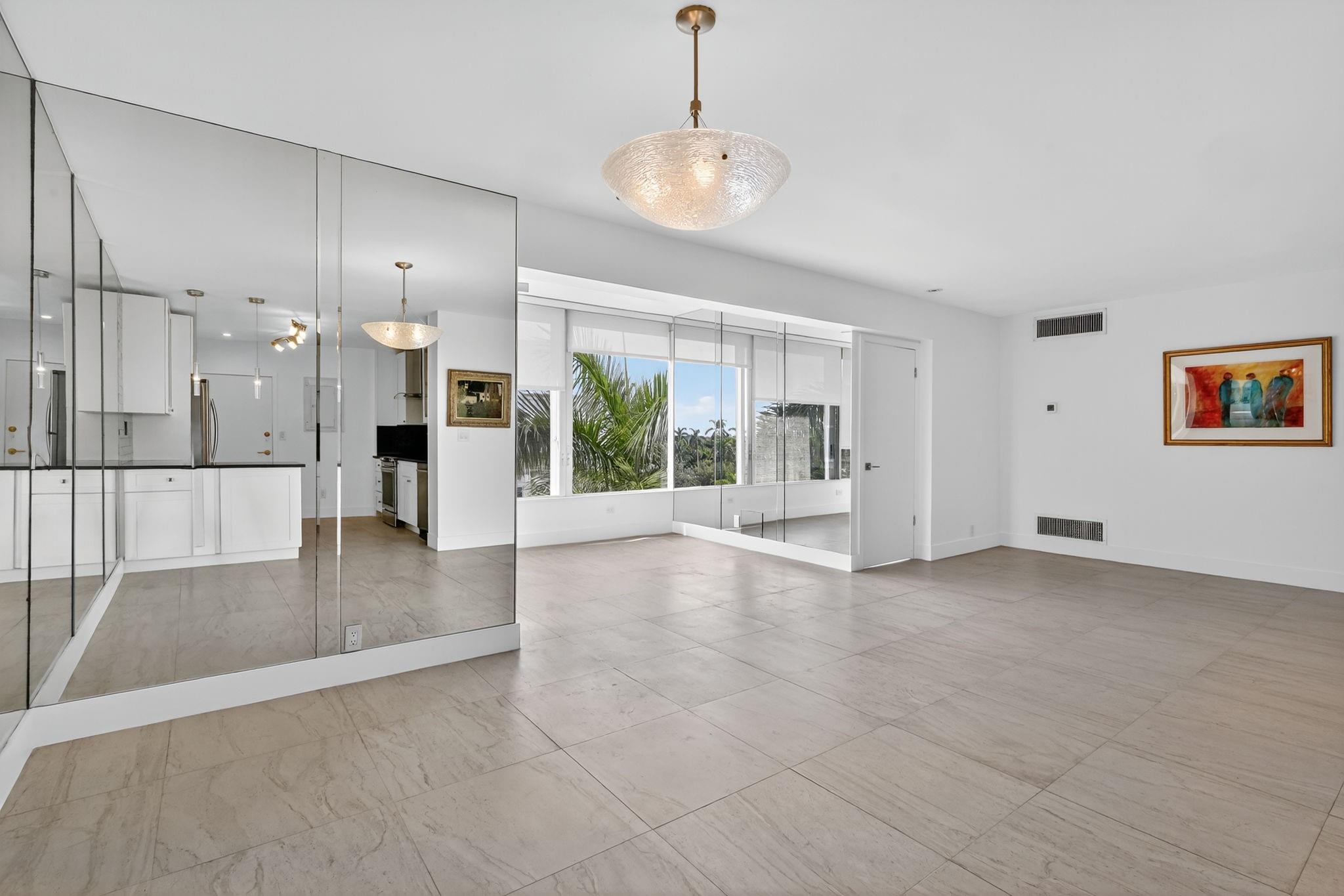 PALM BEACH TOWERS - Residential