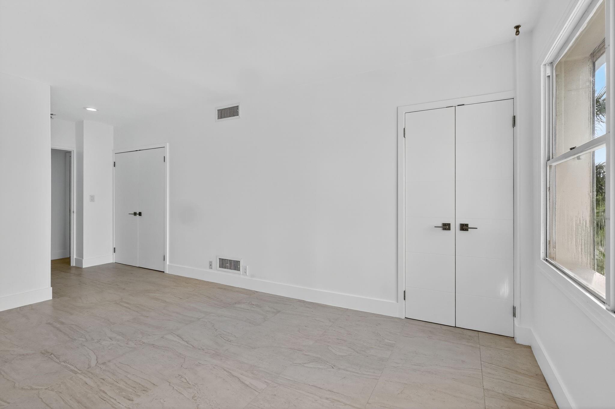 PALM BEACH TOWERS - Residential