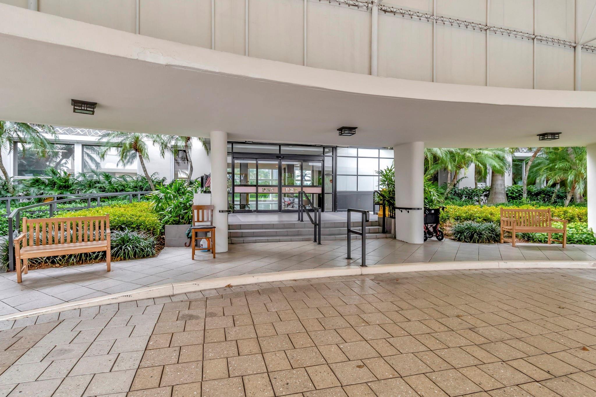 PALM BEACH TOWERS - Residential