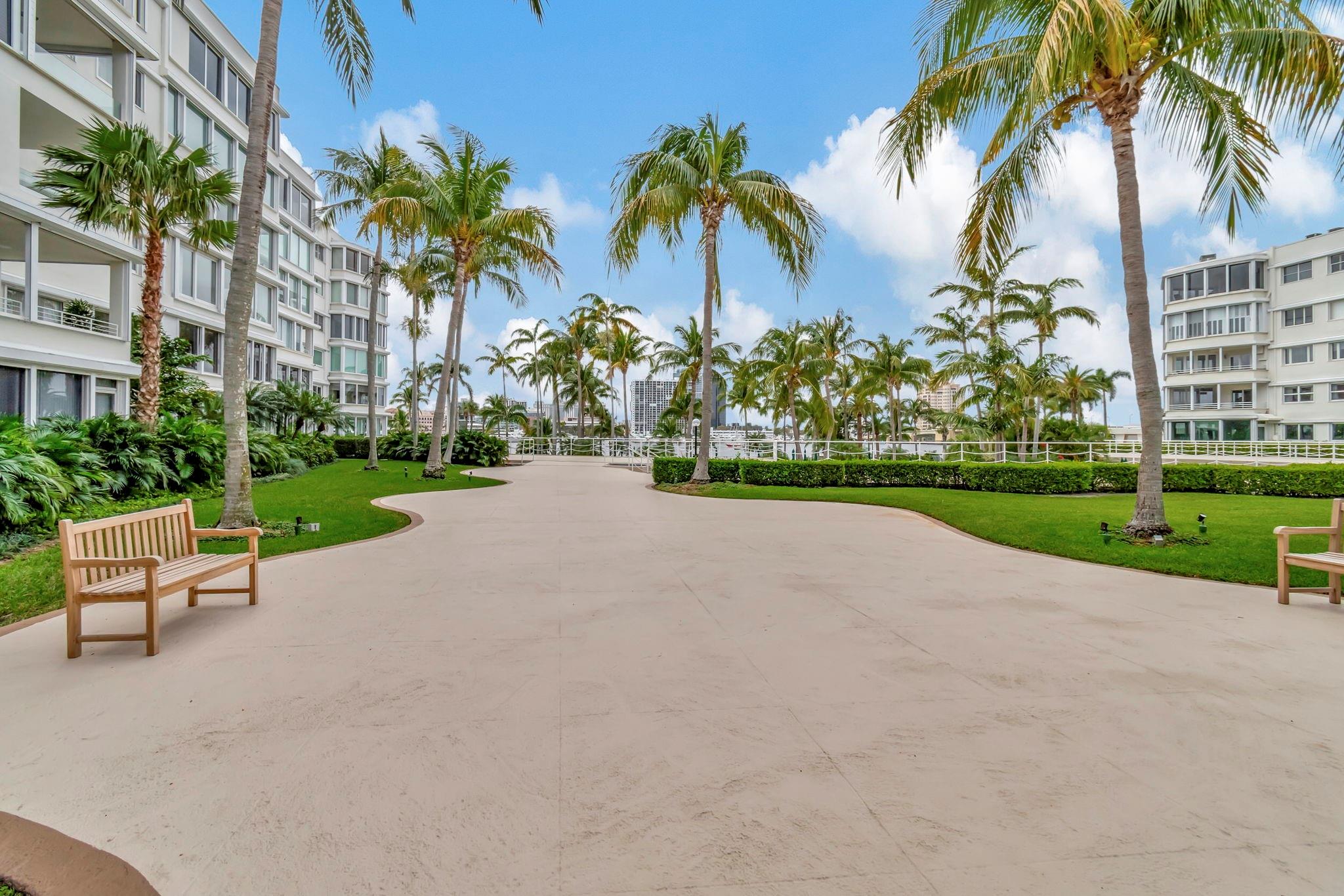 PALM BEACH TOWERS - Residential
