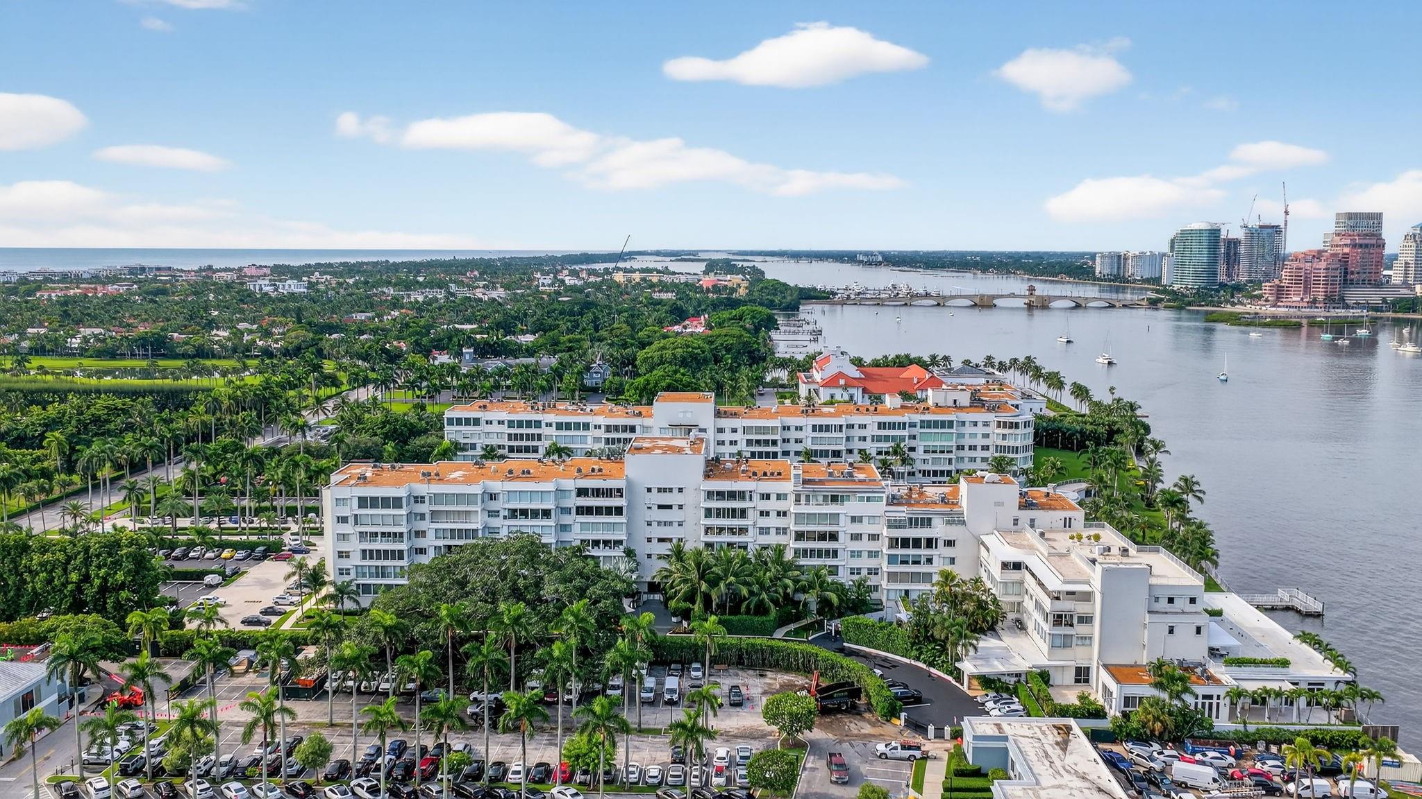 PALM BEACH TOWERS - Residential