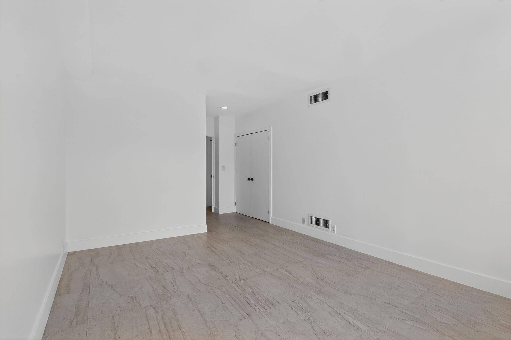 PALM BEACH TOWERS - Residential