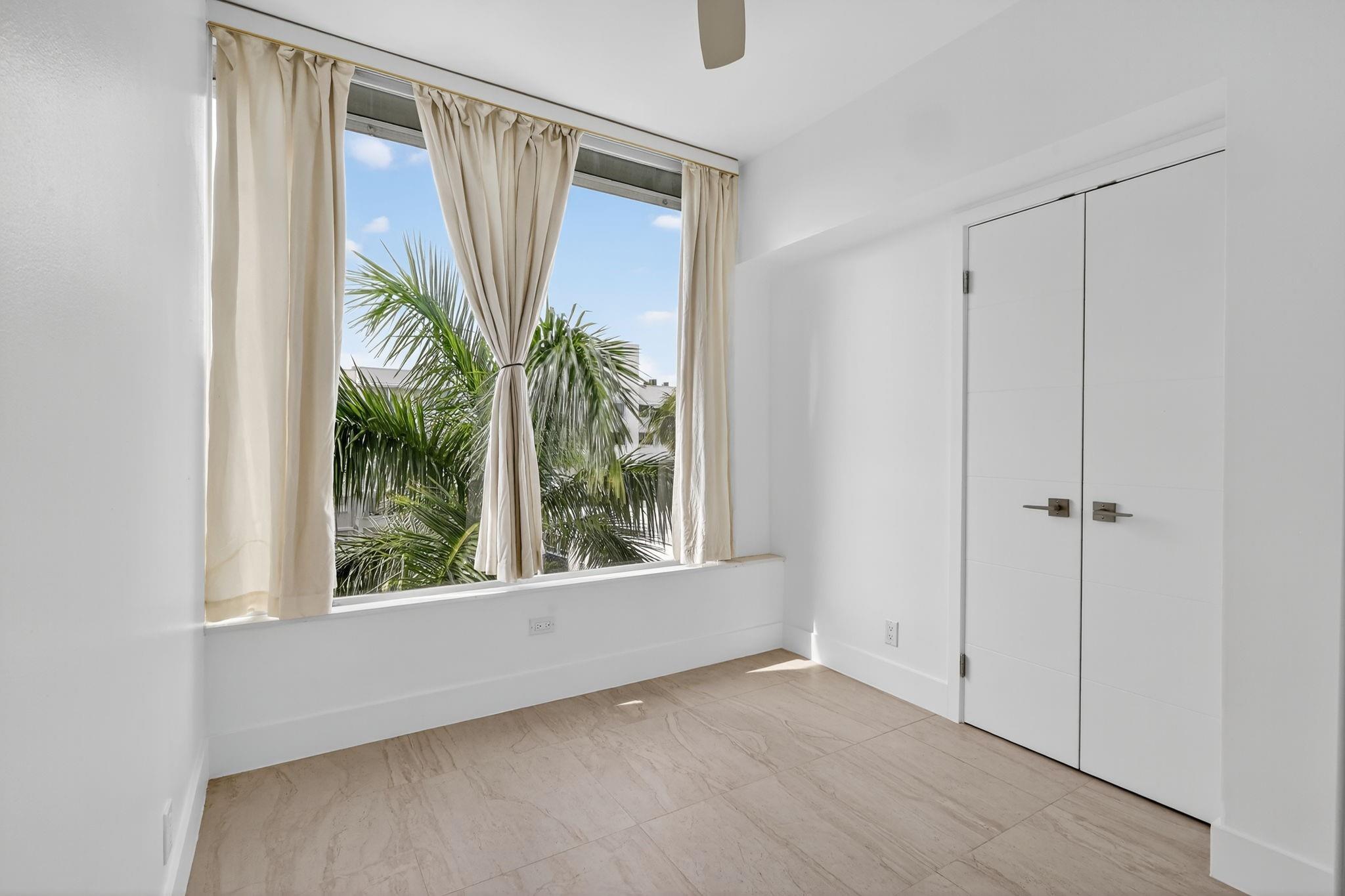 PALM BEACH TOWERS - Residential