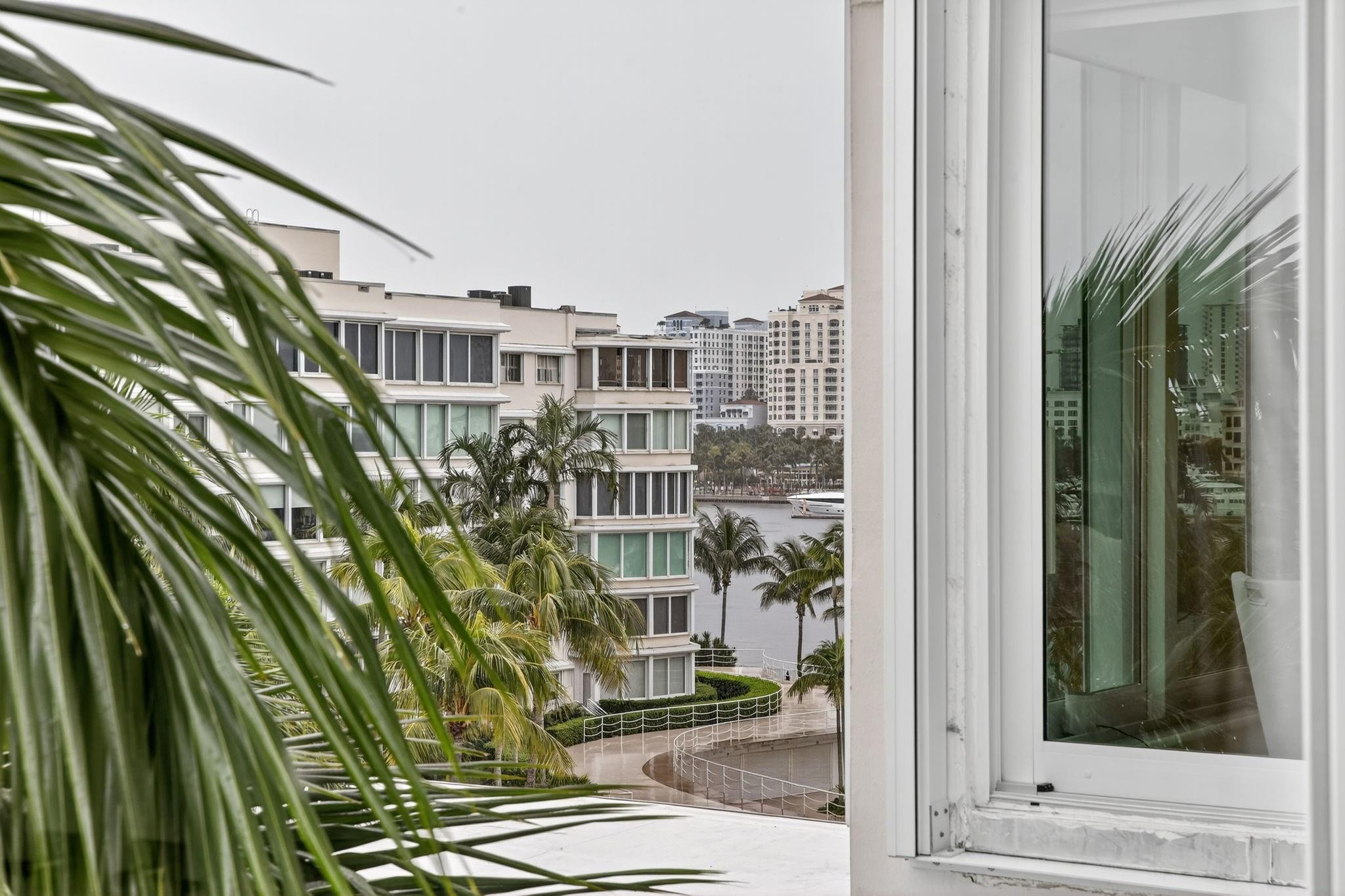 PALM BEACH TOWERS - Residential