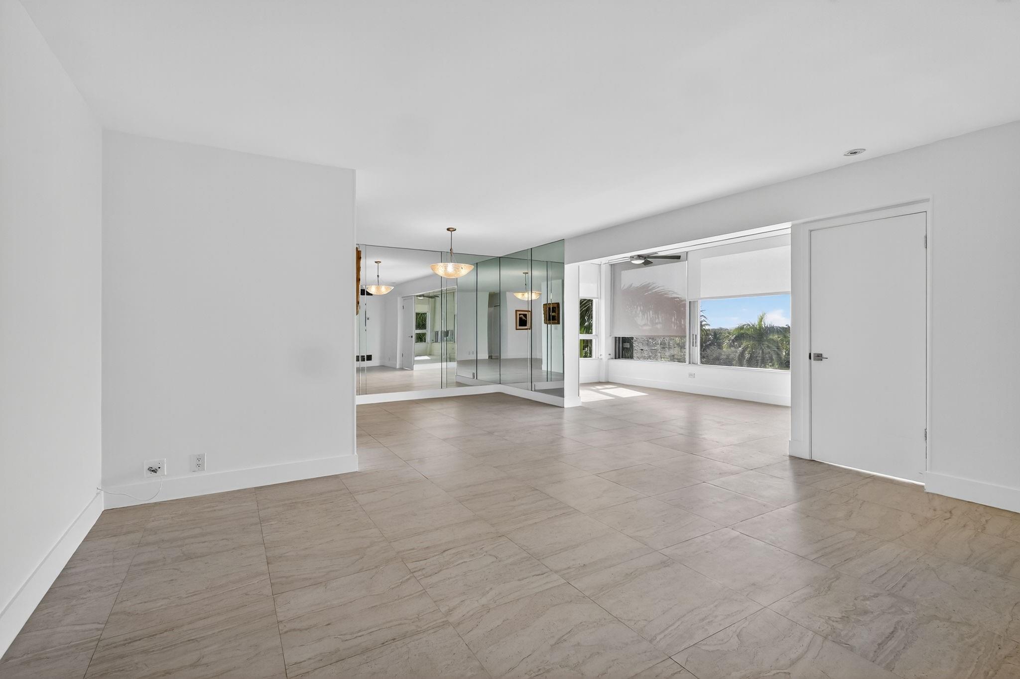PALM BEACH TOWERS - Residential